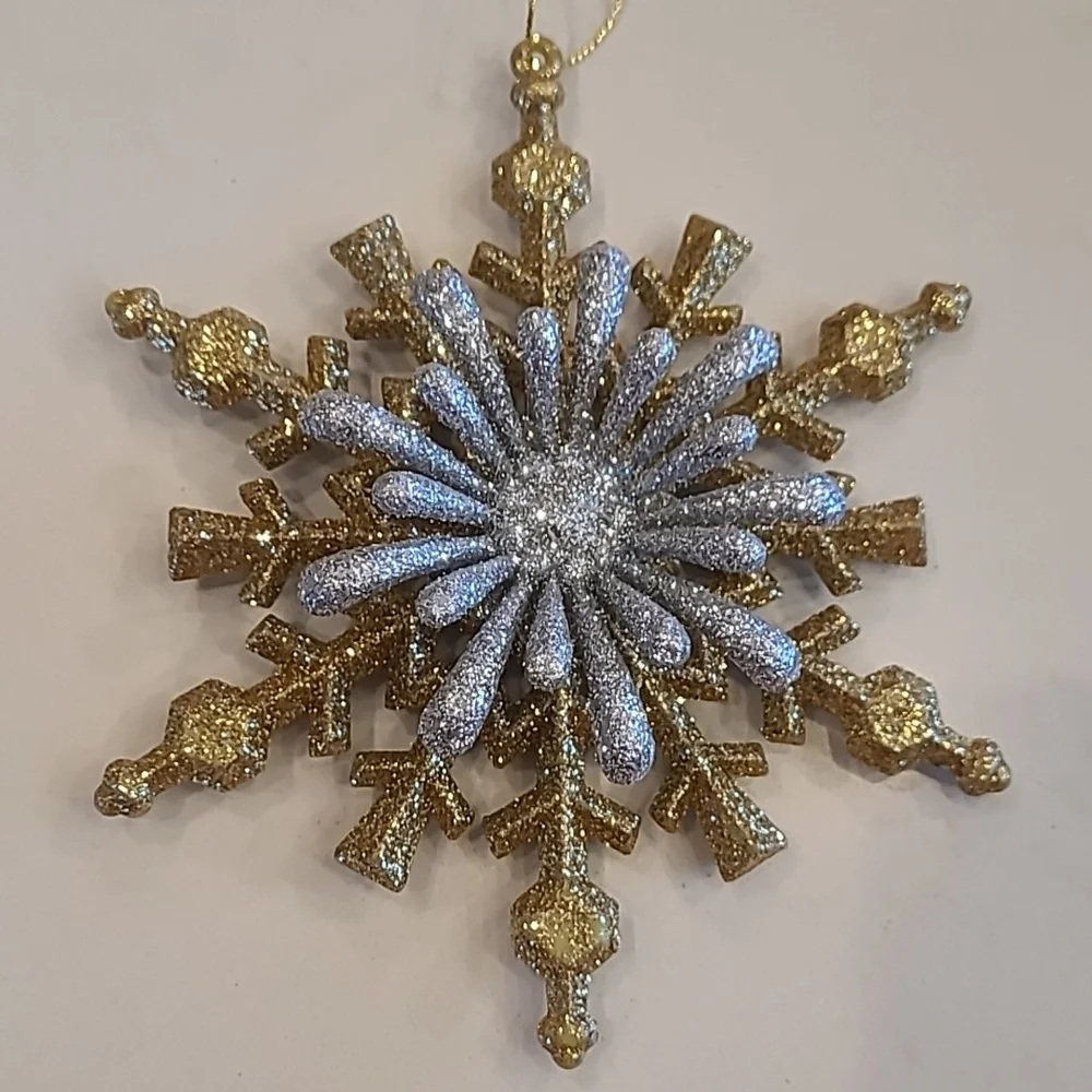Pier 1 Stunning Gold & Silver 3d Ornament
